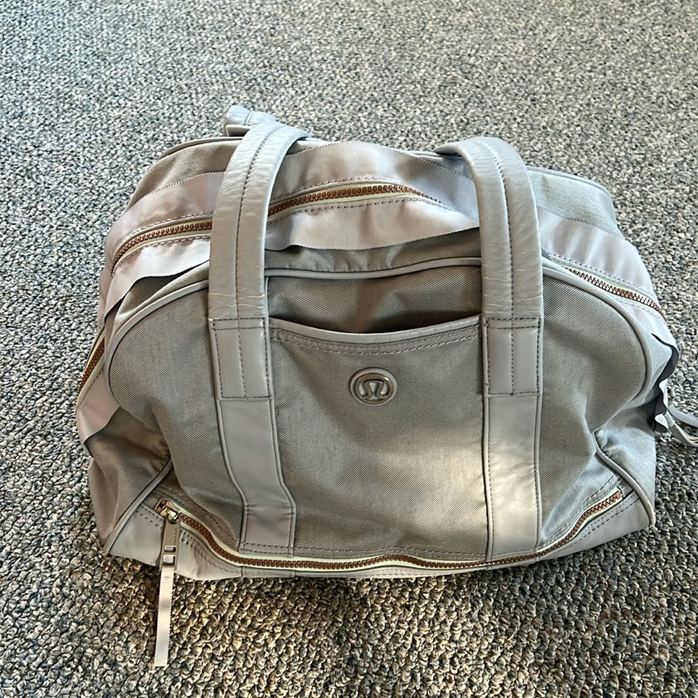 Lululemon 30L tote bag